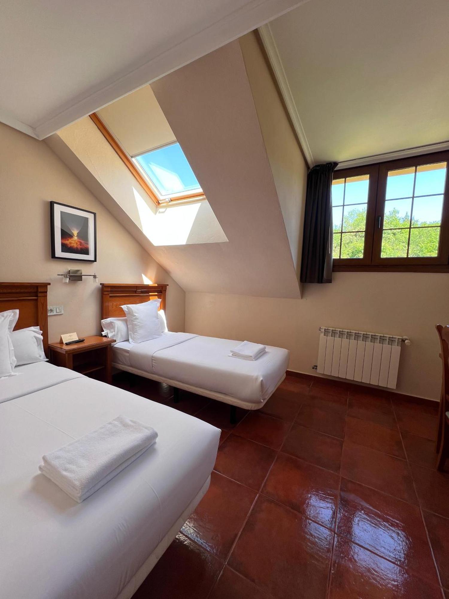 Hotel Pugide Llanes Extérieur photo