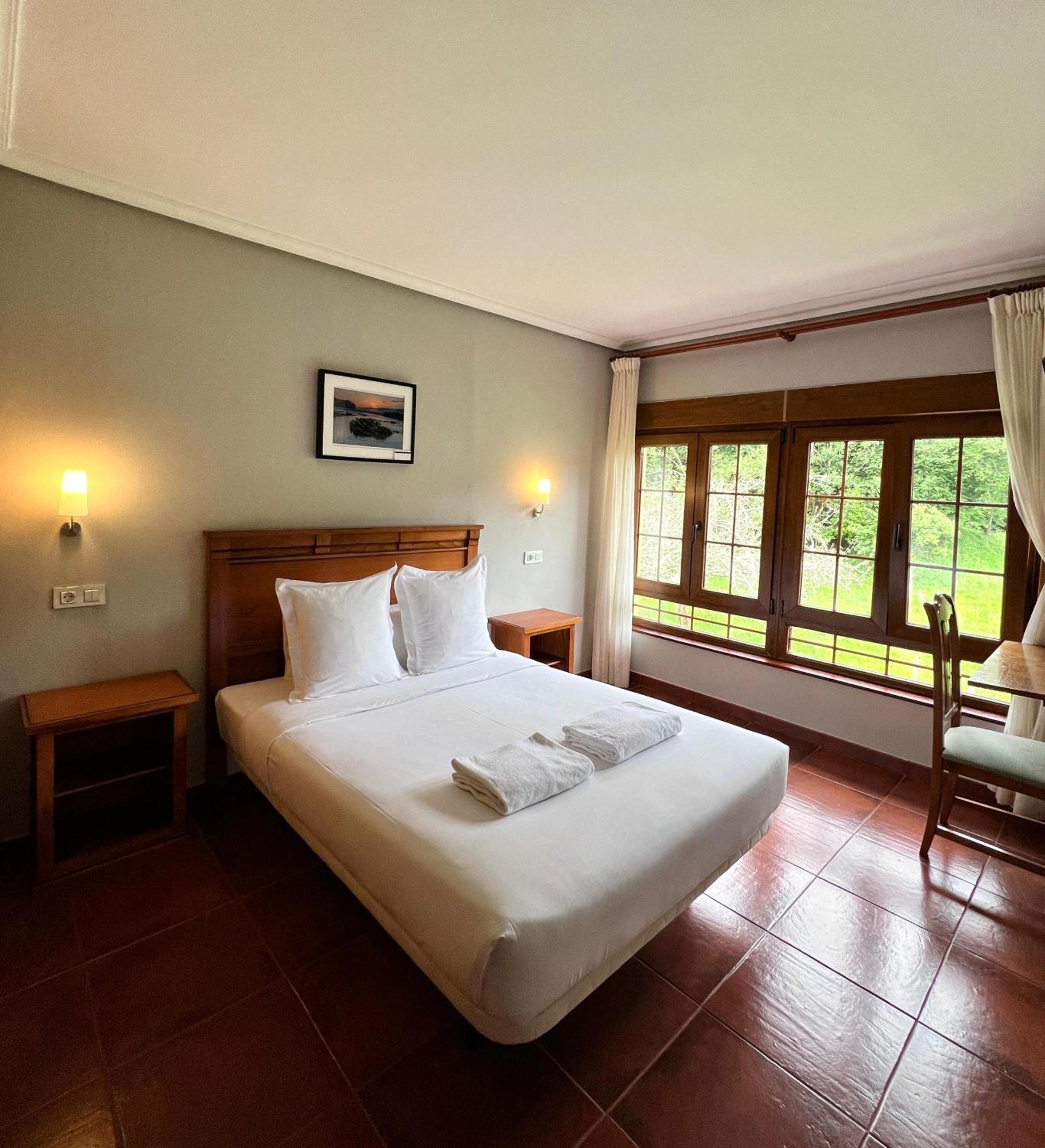 Hotel Pugide Llanes Extérieur photo